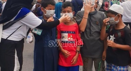 SAVE_20201106_201455 Sambut Hari Kesehatan Nasional, Bujang Gadis Protokol Kesehatan KOMPAS RI Bagikan Masker
