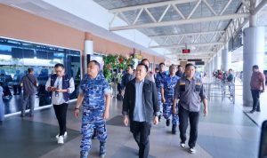 Pj Gubernur Sumsel Agus Fatoni Tinjau Posko Keamanan Natal dan Tahun Baru di Bandara Palembang