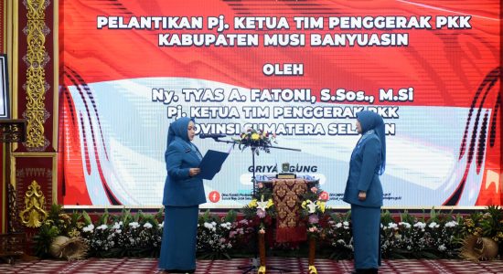 Tyas-Fatoni-Lantik-Triana-Sandi-Fahlepi-Sebagai-Pj-Ketua-TP-PKK-Muba Pj Ketua TP PKK Sumsel Tyas Fatoni Lantik Triana Sandi Fahlepi Sebagai Pj Ketua TP PKK Muba