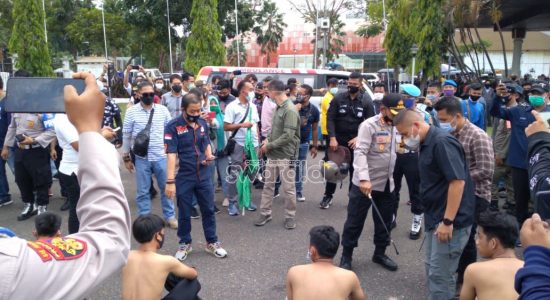 WhatsApp Image 2020-10-07 at 12.35.49 Unjuk Rasa Tolak Omnibus Law Cipta Kerja, 70 Orang Diduga Penyusup Diamankan