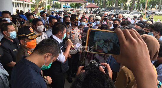 Herman Deru : Siap Menjadi Penjamin Penangguhan Mahasiswa yang Masih Ditahan di Polda Herman Deru : Siap Menjadi Penjamin Penangguhan Mahasiswa yang Masih Ditahan di Polda