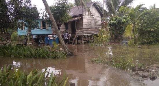 WhatsApp Image 2020-12-07 at 11.11.40 Air Sungai Musi Meluap Genangi Pemukiman Warga