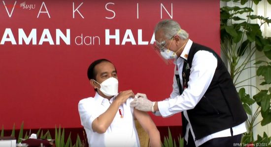 Perdana ! Presiden Jokowi Disuntik Vaksin Sinovac Perdana ! Presiden Jokowi Disuntik Vaksin Sinovac