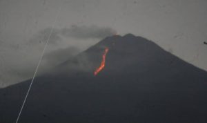 Gunung Semeru Meletus ; Hujan Abu Hingga Potensi Banjir Lahar Dingin
