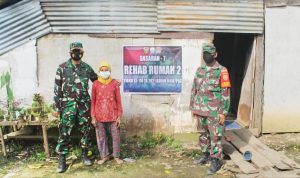 Satgas TMMD Kodim 0418 Bersama Warga Renovasi Rumah Ibu Sopiah