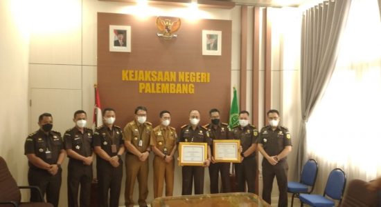WhatsApp Image 2021-03-22 at 13.09.23 Kejari Palembang Dapat 2 Penghargaan, Dewa : Sebagai Motivasi !