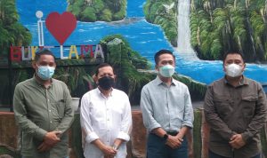 Kunjungi Taman Edukasi di Kelurahan Bukit Lama ; RD Beri Pujian !