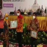 Adinkes Beri Penghargaan Program Dokter Masuk Desa Kabupaten Banyuasin