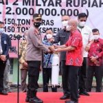 Terima Bantuan 2 Miliar, Kapolda Berkelakar : Berasnya Beneran !