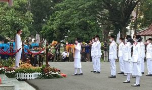 Upacara HUT RI ke 76 di Halaman Rumah Dinas Walikota Palembang Berjalan Khidmat
