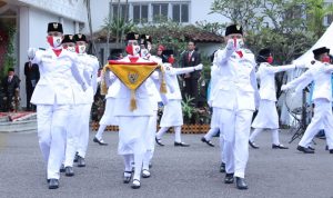 Mengenal Carlita ; Sosok Pembawa Baki di Upacara HUT RI Kota Palembang