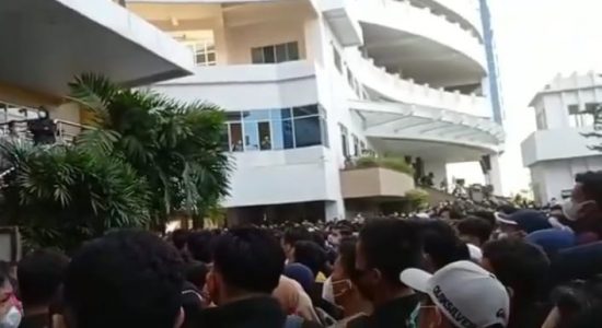 WhatsApp Image 2021-08-25 at 19.18.51 Membludak! Walikota Imbau Masyarakat Bersabar Untuk Mendapatkan Vaksin