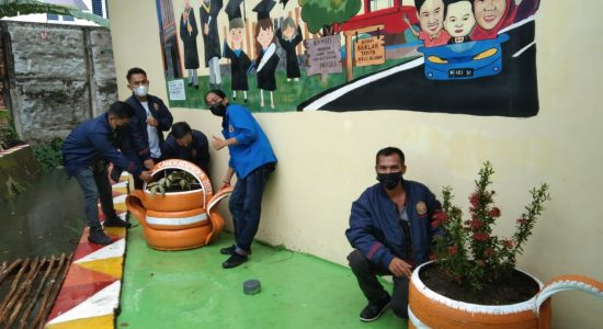 Dukung Proklim, Mahasiswa KKN Kreasikan Limbah Ban Bekas