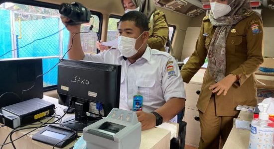 WhatsApp Image 2021-11-03 at 12.57.35 Kembali Jemput Bola, Disdukcapil Palembang Beri Pelayanan di Kampung KB Tuan Kentang