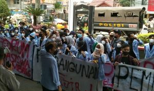 Tetap Membandel ! Pembangunan Gedung OJK Regional VII Masih Saja Dilanjutkan