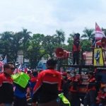 WhatsApp Image 2021-11-30 at 12.33.35 Tuntut Kenaikan UMP 2022, Ratusan Buruh Turun Aksi