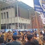 Bersama Ratusan Buruh, Front Perjuangan Buruh Sumsel Geruduk Kantor Gubernur