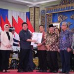 Wakili Bupati Banyuasin, Kadis Kominfo-SP Terima Penghargaan Tribun Award 2023
