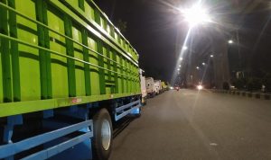 Antrian Kendaraan Uji KIR disisi Badan Jalan Kerap Sebabkan Kemacetan