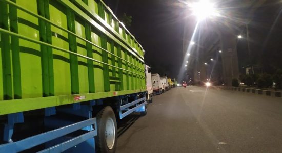 Antrian Kendaraan Uji KIR disisi Badan Jalan Kerap Sebabkan Kemacetan