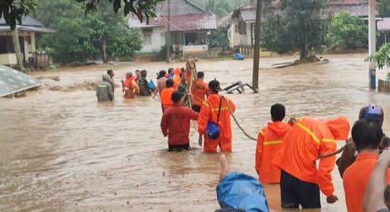 Jalur Lalu Lintas Pagar Alam-Lahat Dialihkan, Sejumlah Bantuan Berdatangan