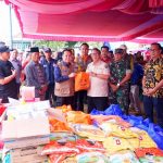 Pj Gubernur Agus Fatoni Tinjau Lokasi Banjir di Muara Enim, Salurkan Bantuan 