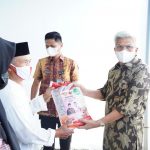 Ustadz-Ustadzah di Palembang Terima Bansos Beras dari Gubernur