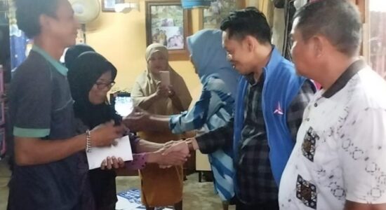 bantuan-dpc-partai-demokrat-banyuasin DPC Partai Demokrat Banyuasin Beri Bantuan Pengobatan Muhammad Ali