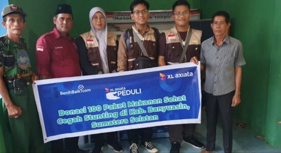 Pemdes Talang Lubuk Salurkan Bantuan 107 Paket Makanan Sehat dari XL Axiata
