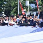 Dijahit 1.529 Pelajar, Bendera Raksasa Merah Putih Dibentangkan di BKB