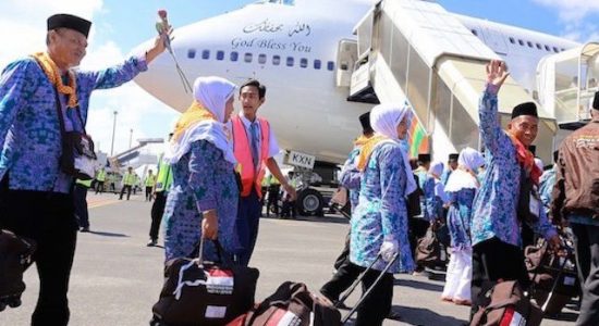 Perdana di Masa Pandemi, Dirjen PHU Lepas Keberangkatan 419 Jamaah Umrah Indonesia