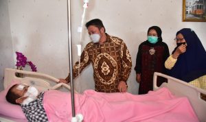 Besuk Bripka Ridho, Herman Deru Siapkan Penghargaan