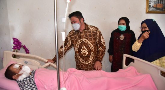 Besuk Bripka Ridho, Herman Deru Siapkan Penghargaan