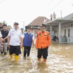 bupati-muba-tinjau-banjir-di-sanga-desa Bupati Muba Tinjau Lokasi Banjir di Kecamatan Sanga Desa