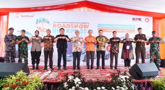 bus-kpk-road-show Dampingi Wakil Ketua KPK, Herman Deru Buka Roadshow Bus Antikorupsi di Sumsel