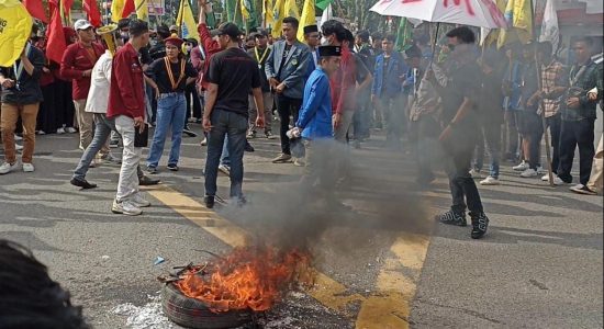 cipayung-plus Breaking News ! Cipayung Plus Tolak Kenaikan BBM, Beberapa Mahasiswa Diamankan
