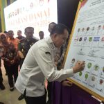 Pj Gubernur Agus Fatoni Tandatangani Deklarasi Damai Pemilu Tahun 2024 di Sumsel