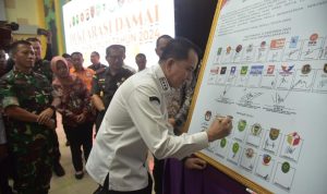 Pj Gubernur Agus Fatoni Tandatangani Deklarasi Damai Pemilu Tahun 2024 di Sumsel