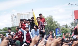 Aliansi BEM Nusantara dan OKP Cipayung GMNI, PMII, IPNU Gelar Aksi di depan Gedung DPRD Sumsel