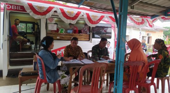 Disdukcapil Banyuasin Jemput Bola, Disambut Antusias Warga Sukajadi