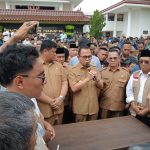 dukung-pj-bupati-banyuasin Kinerja Dianggap Jelek Segelintir Oknum, Ribuan Massa Aksi Beri Dukungan PJ Bupati Banyuasin