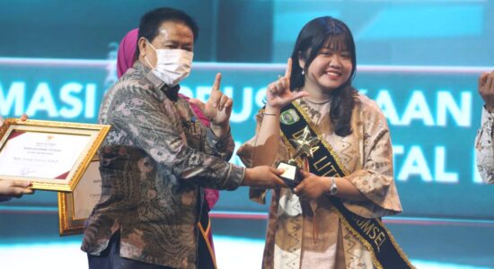 duta-literasi-sumsel Komitmen Kembangkan Literasi, Duta Literasi Sumsel Dianugerahi Penghargaan Perpusnas