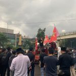 ek-lmnd-palembang EK LMND Palembang Aksi Tolak Kenaikan Harga BBM di Bawah Guyuran Hujan