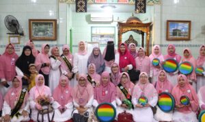 Ketua TP PKK Sumsel Feby Deru bersama Pengajian EECM Santuni 40 Anak Yatim