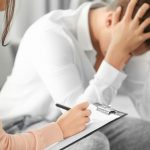 Kenali Gejala, Penyebab, dan Pengobatan Gangguan Kesehatan Mental