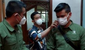 Warganya Dipukul Oknum Paspampres, Gibran Marah Hingga Tarik Masker