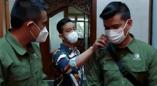 Warganya Dipukul Oknum Paspampres, Gibran Marah Hingga Tarik Masker