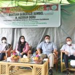 Bersama Kedua Putrinya, Herman Deru Salurkan Bantuan Beras di Bukit Kecil