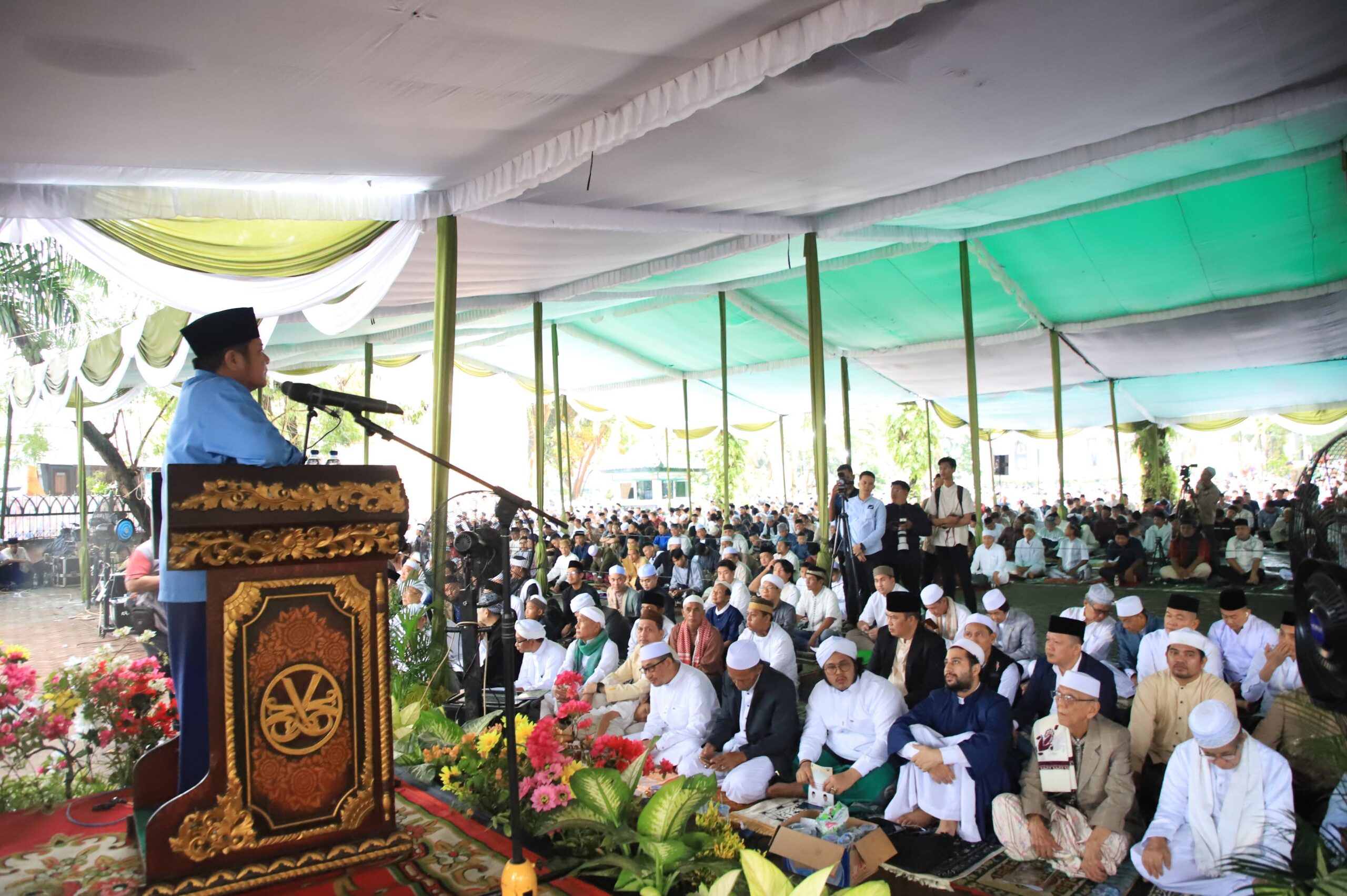 Gubernur Herman Deru Bersama Ribuan Jamaah Se Kota Palembang Sholat Idul Fitri di Masjid Agung