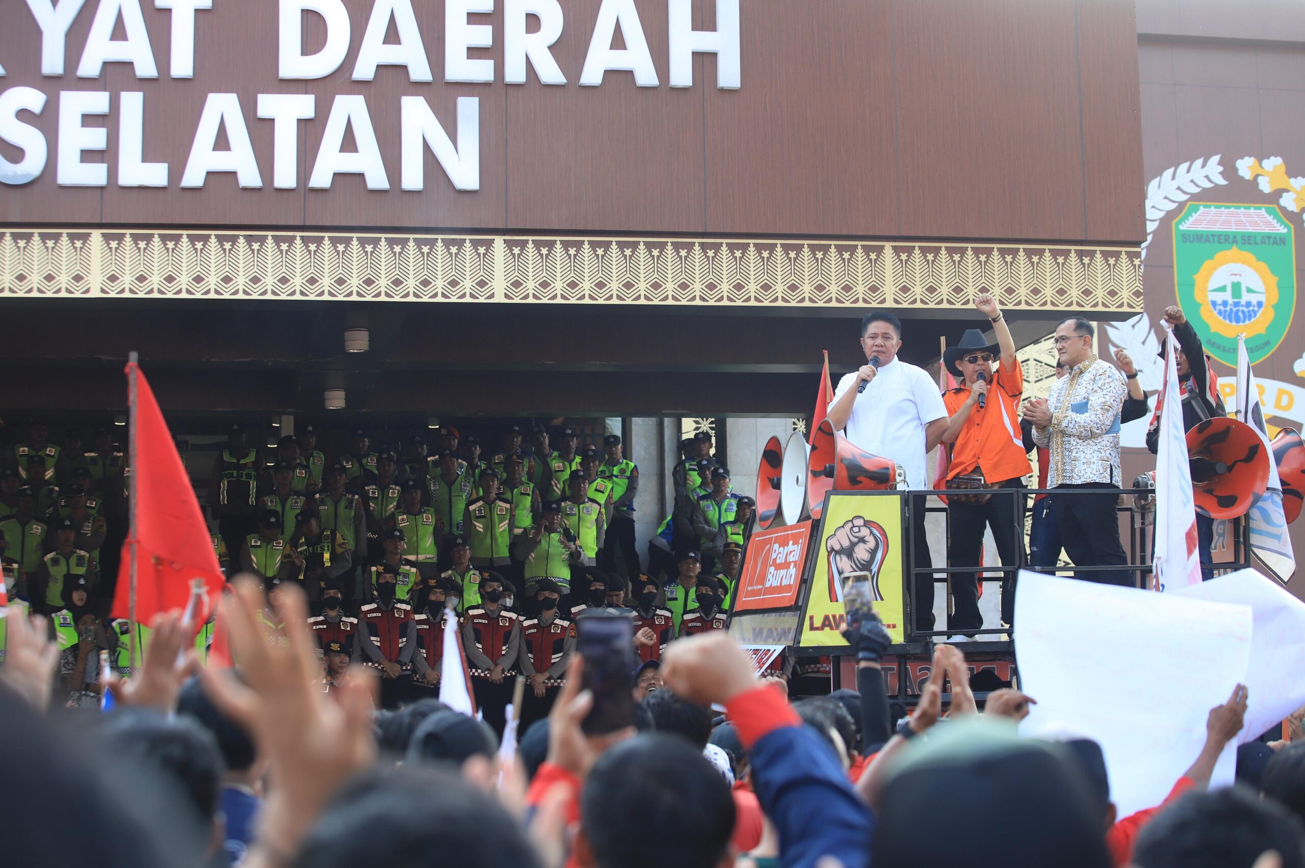 Gubernur Herman Deru Segera Respon Tuntutan Para Buruh Agar Hidup Lebih Sejahtera